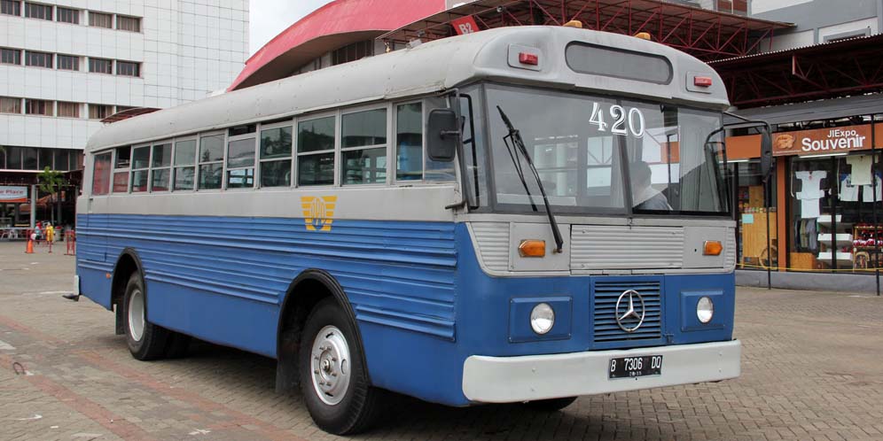 Pasangan Suami-Istri Nangis Lihat Bus PPD