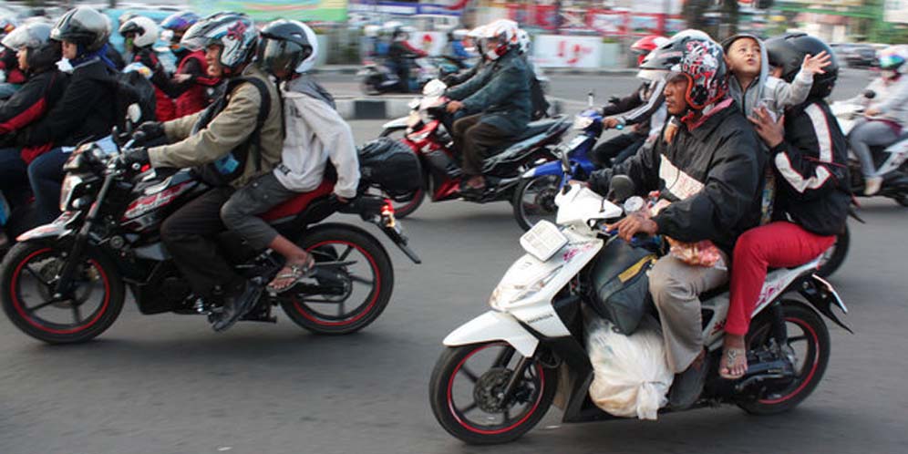Tips Ringan Saat Perjalanan Mudik Naik Motor