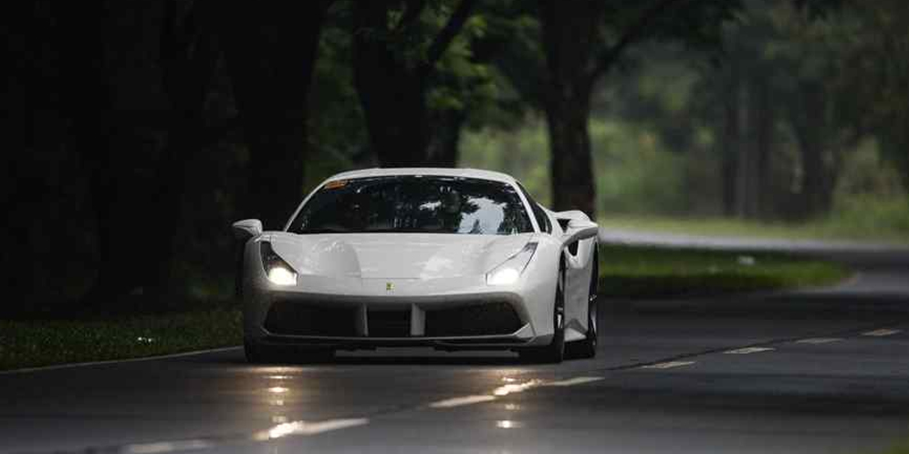 Gara-gara Ferrari, Pria Ini Diusir dari Grup Chat Sekolah Anaknya