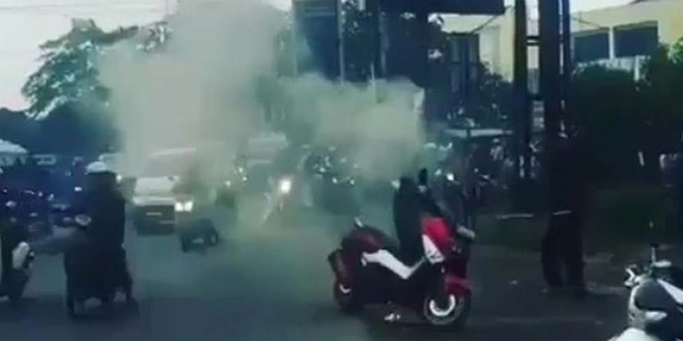 Kebakaran Yamaha NMax, Efek Simpan HP di Bawah Jok?