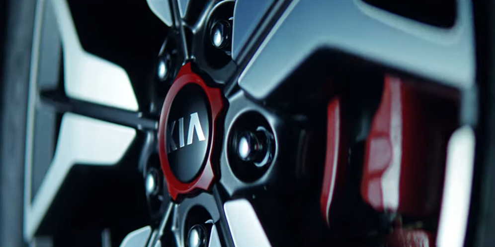 KIA Sebar Teaser Resmi Mobil Crossover Terbarunya