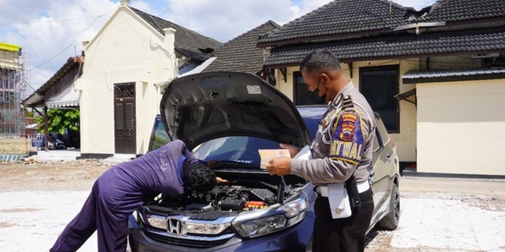 Tertangkap Basah, Pengemudi Honda Mobilio Kepergok Pakai 1 STNK untuk 2 Mobil