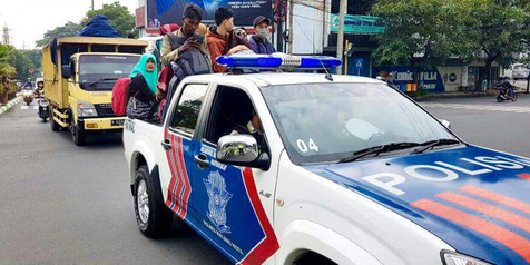 Angkot Di Malang Mogok Narik Penumpang Diangkut Bus Dan Mobil