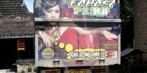 Gambar Wanita Di Bak Belakang Truk Apakah Termasuk