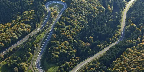 Mengapa Sirkuit Nurburgring Mendapat Julukan Neraka Hijau Otosia Com