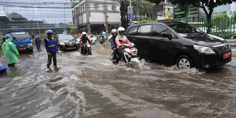 Akibat Hujan Lebat, Jalanan Wilayah Senen Terendam Banjir