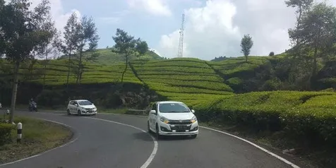 Trik Ajak Ayla Main ke Tanjakan Curam Puncak Gunung Trik Ajak Ayla Main ke Tanjakan Curam Puncak Gunung