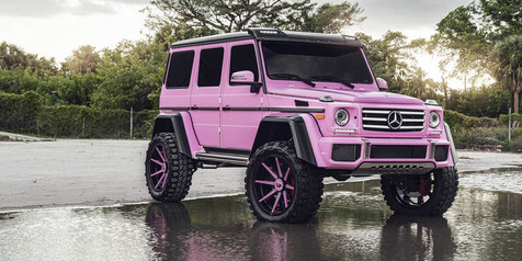 Girl Power! SUV Mercy Kekar Ini Tampil Manis dengan Warna Pink