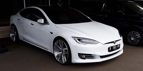 Ke Kantor DPR Naik Tesla Model S, Bamsoet Mau Promosi Mobil Listrik