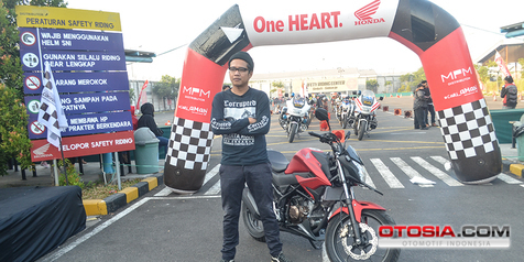 Gofar Hilman, Otovlogger Pecinta Alam Buktikan Ketangguhan Honda CB150R di Bromo