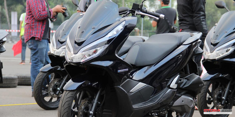 Harga Honda PCX Review Spesifikasi dan Kredit Terbaru 