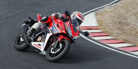 Rumah Modifikasi Polandia Ubah Tampilan Mobil Sport 