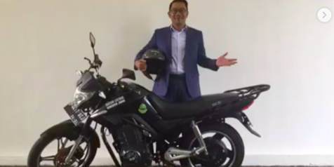 Mantap, Ridwan Kamil Pakai Sepeda Motor Listrik untuk Kendaraan Dinas Gubernur Jabar