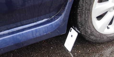 Gila, iPhone X Dilindas Mobil Demi Buktikan Kekuatan Ban