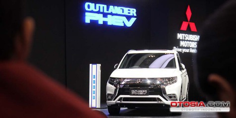 Outlander PHEV, Ketika Mitsubishi Lagi-lagi Coba Pengertian
