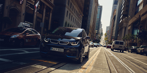 BMW: Perkembangan Mobil Listrik Bergantung ke Charging Station