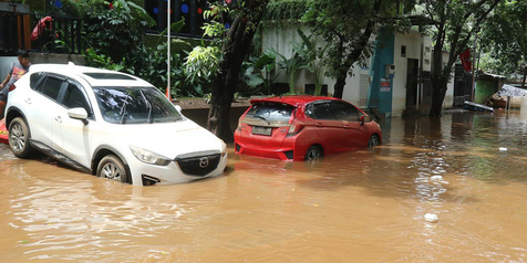 Mobil Terendam Banjir, Proses Klaim Asuransi Lama?