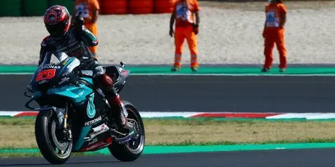 30 Etienne Quartararo Background Yamaha R1 Us