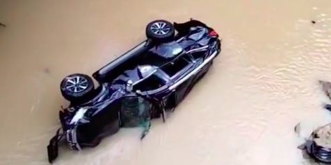 Kondisi Mengenaskan Mitsubishi Pajero Sport yang Terjun Bebas ke Sungai dari Jembatan