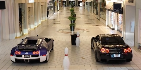 Bukan di Lintasan, Balapan Bugatti Veyron vs Nissan GT-R Ini Dilakukan di Dalam Mall