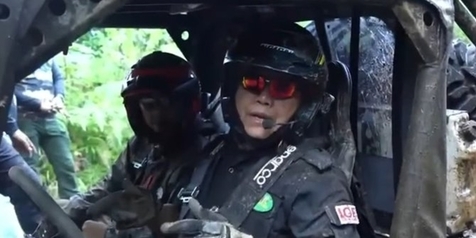 Taklukkan Medan Ekstrem dengan Mengendarai Mobil, Aksi Jenderal Bintang 3 TNI Ini Bikin Kagum