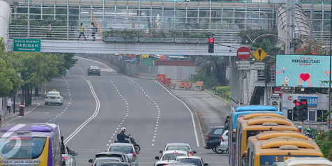 Viral Jembatan Penyeberangan Mengerikan Bisa Goyang-Goyang, Berani Lewat?