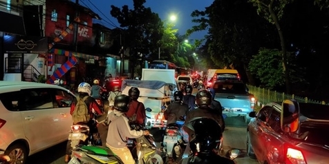 Mobil Baracuda Adang Kendaraan yang Masuk Jakarta di Lenteng Agung