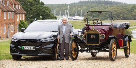 Kakek 101 Tahun Ketiban Rezeki Nomplok dari Ford, Diberi Mobil Listrik Mustang Mach-E