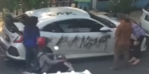 Viral Mobil Mewah Dicoret-coret Orang saat Diparkir di Pinggir Jalan, Begini Klarifikasi Pemiliknya