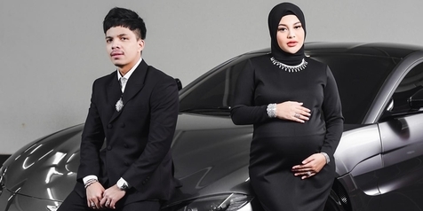 Potret Maternity Shoot Atta Halilintar dan Aurel Hermansyah, ala James Bond - Bersanding Mobil Mewah