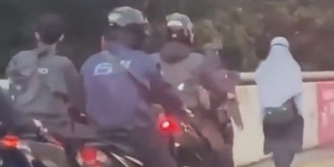 Aksi Pejalan Kaki Ogah Ngalah saat Ada Pemotor Lewat Trotoar, Auto Didukung Netizen