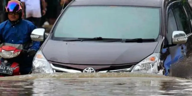 Hasil gambar untuk komponen kendaraan rusak karena banjir