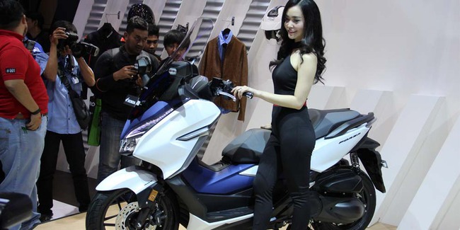 5 Fitur Honda Forza yang Tak Dimiliki Yamaha XMax  Otosia.com