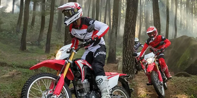 Honda CRF150L Punya 'Baju' Baru, Harga Naik Rp500 Ribuan 