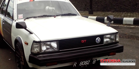 Toyota Corolla DX Bergaya Racing Retro Otosia com