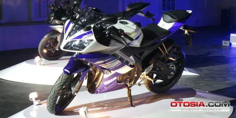 5 'Pesona' Yamaha YZF R15  Otosia.com