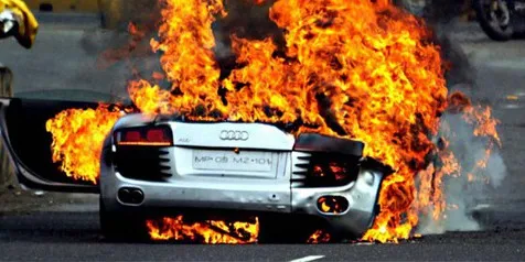 Berikut Alasan-alasan Mengapa Mobil Bisa Terbakar
