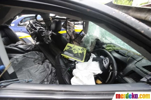 Mobil Dul tabrakan