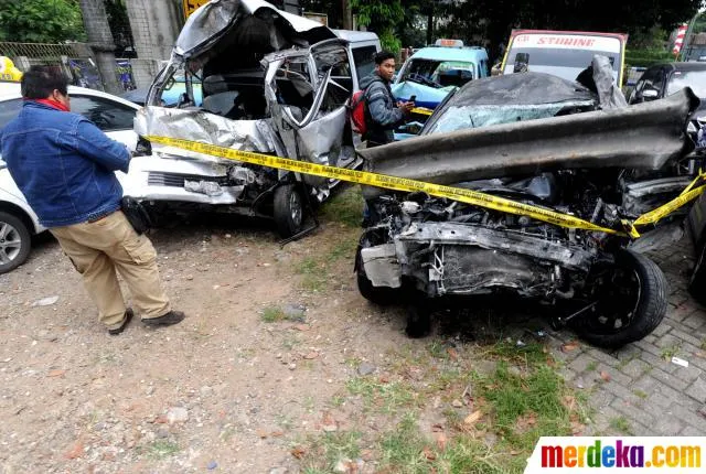 Mobil Dul tabarakan