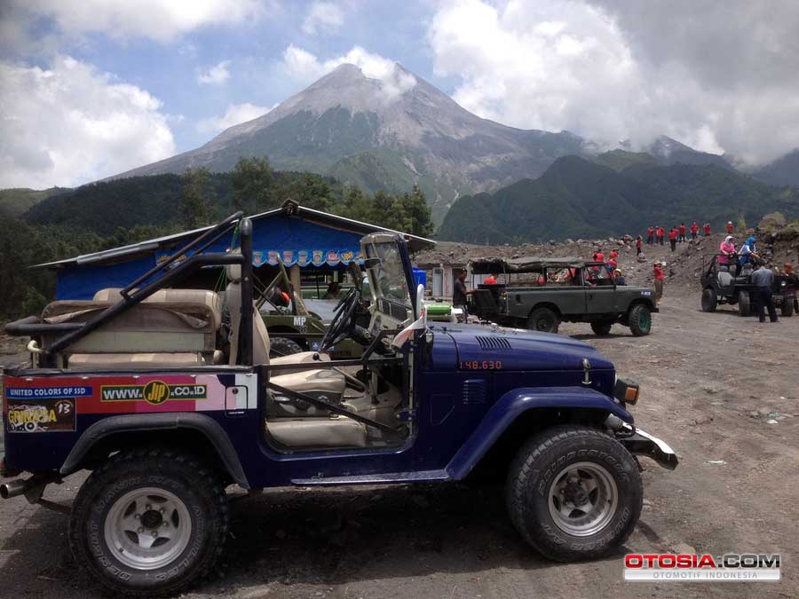 Menyusuri lereng Gunung  Merapi dengan Jeep  tua merdeka com