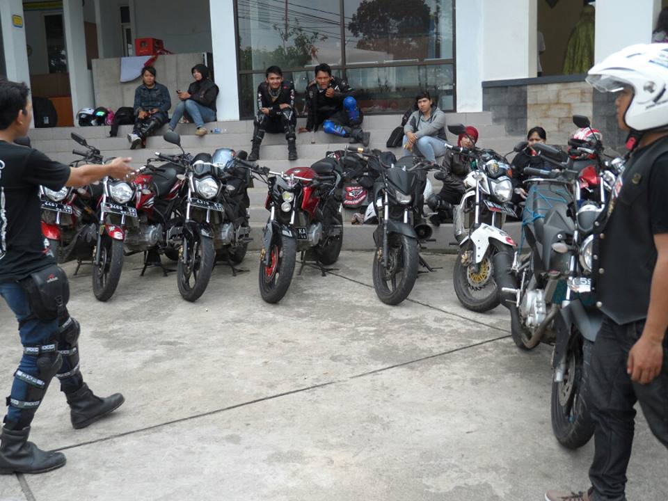 Tongkrongan inspiratif modifikasi Yamaha Vixion gahar 