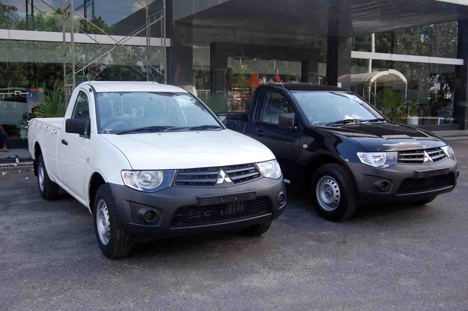 mitsubishi targetkan 2.600 mobil per bulan di riau