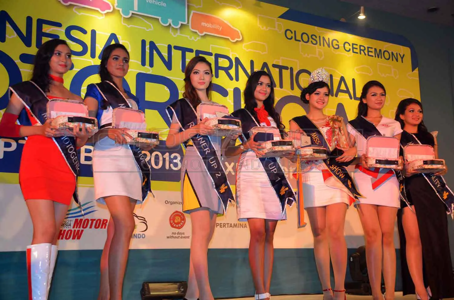 Jajaran para wanita cantik IIMS 2013 Jajaran para wanita cantik IIMS 2013
