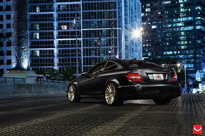 Mercy C63 AMG dengan Vossen Wheels