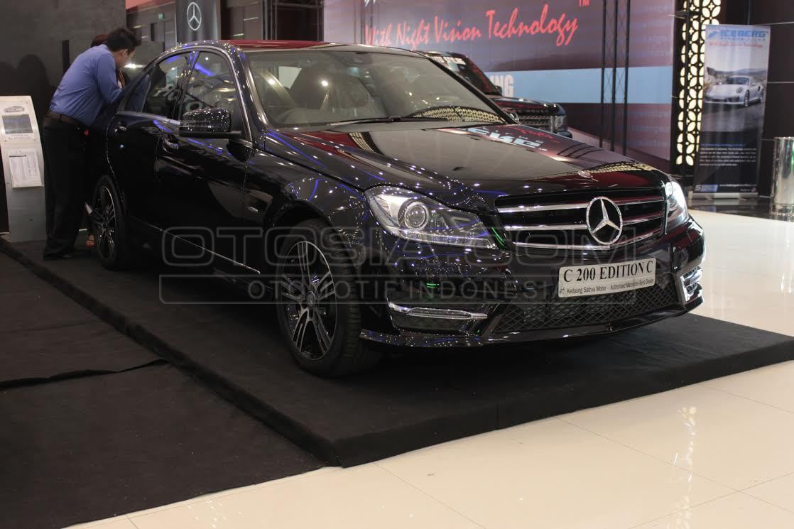 Booth Mercedes-Benz di SMS 2014