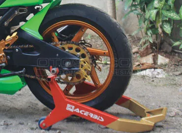 Velg dilumuri warna emas
