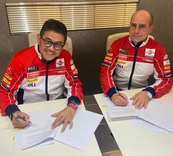 Penandatanganan kemitraan Federal Oil dengan Gresini Racing untuk MotoGP 2022 (Federal Oil)
