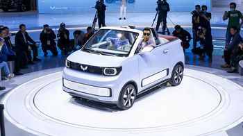 Wuling Hongguang Mini EV Cabrio Concept di Shang Hai Auto Show (insideevs.com)