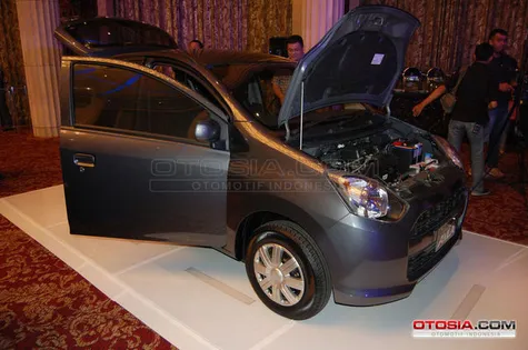 6 Bagian, Komparasi Mobil Murah Ayla dan Agya  Otosia.com