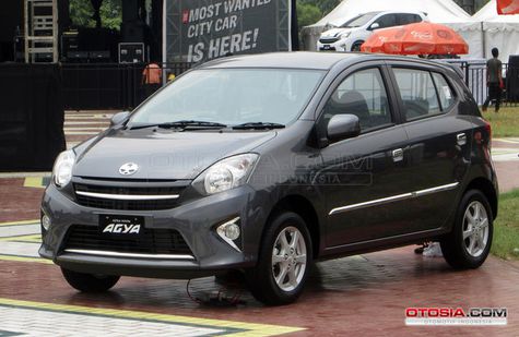 6 Bagian Komparasi Mobil Murah Ayla dan Agya Otosia com